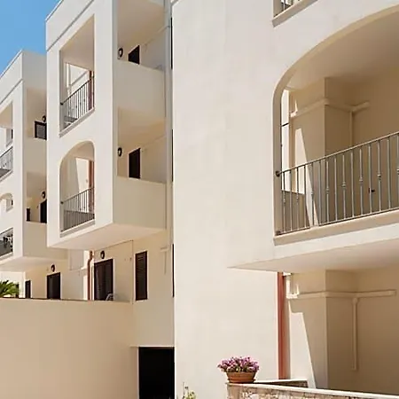 Aparthotel Catona House 4*