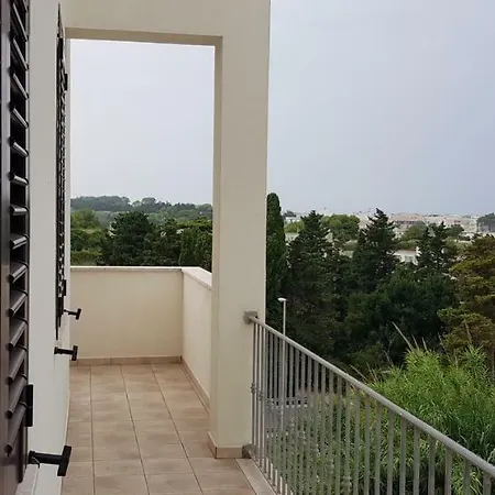 Aparthotel Catona House