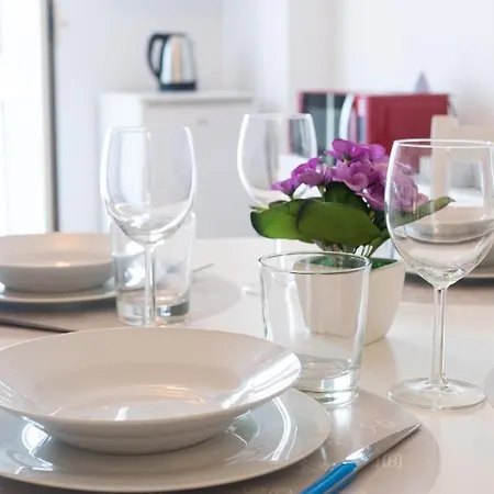Aparthotel Catona House 4*